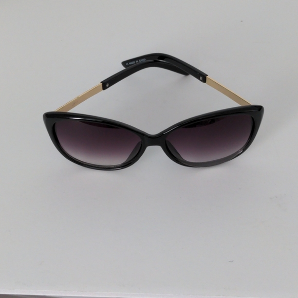JR Sunglasses - Picture 2 of 6